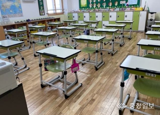 새 책·걸상 및 사물함 교체