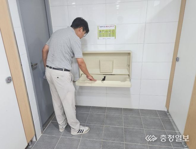 지난해 공중화장실 점검모습