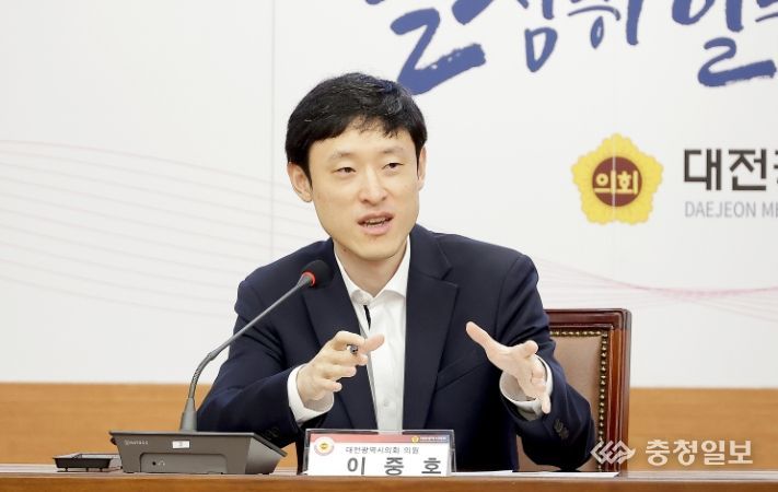 지역 발전 방안 모색을 위한 시민 초청 정책간담회에서 발언하는 이중호 의원
