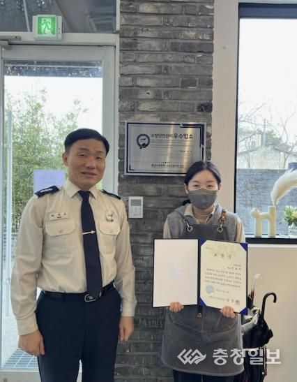 서산소방서, 다중이용업소 안전관리 우수업소 현판 부착